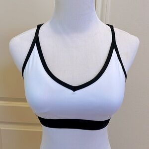 NWOT PINK Victoria Secret sports bra